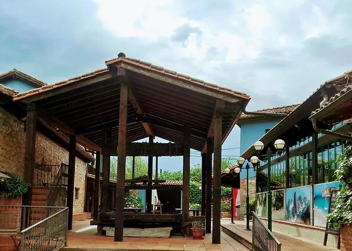 Rural Del Monasterio Inn