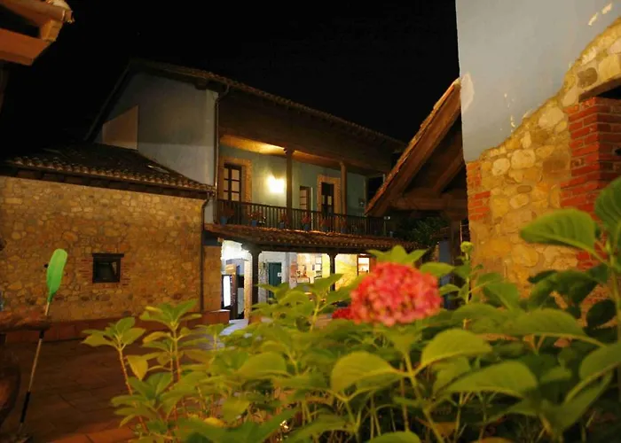 Rural Del Monasterio Inn
