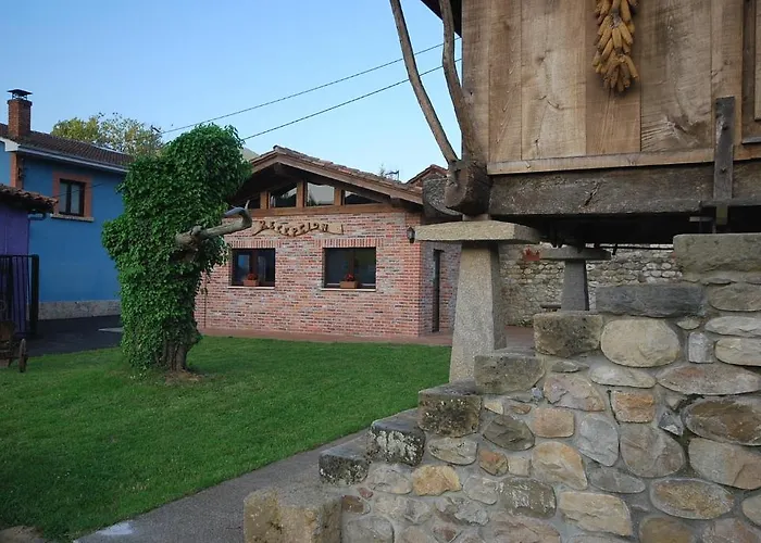 Rural Del Monasterio Inn