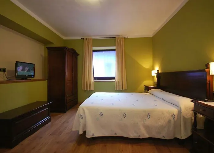 Rural Del Monasterio Inn