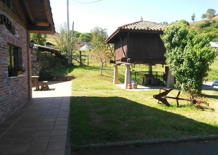 Rural Del Monasterio Inn